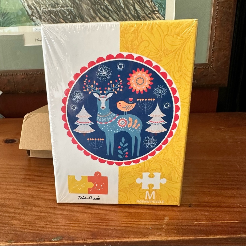 NIB Scandinavian Folk Art Blue Red Deer Christmas Round Jigsaw Puzzle 120 pieces - Picture 4 of 9